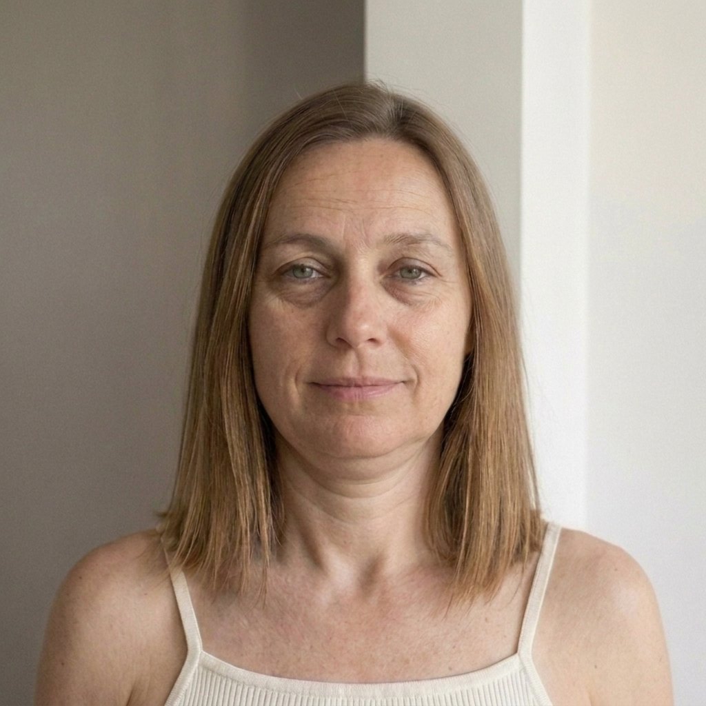 Visage au réveil, traits encore marqués par la nuit