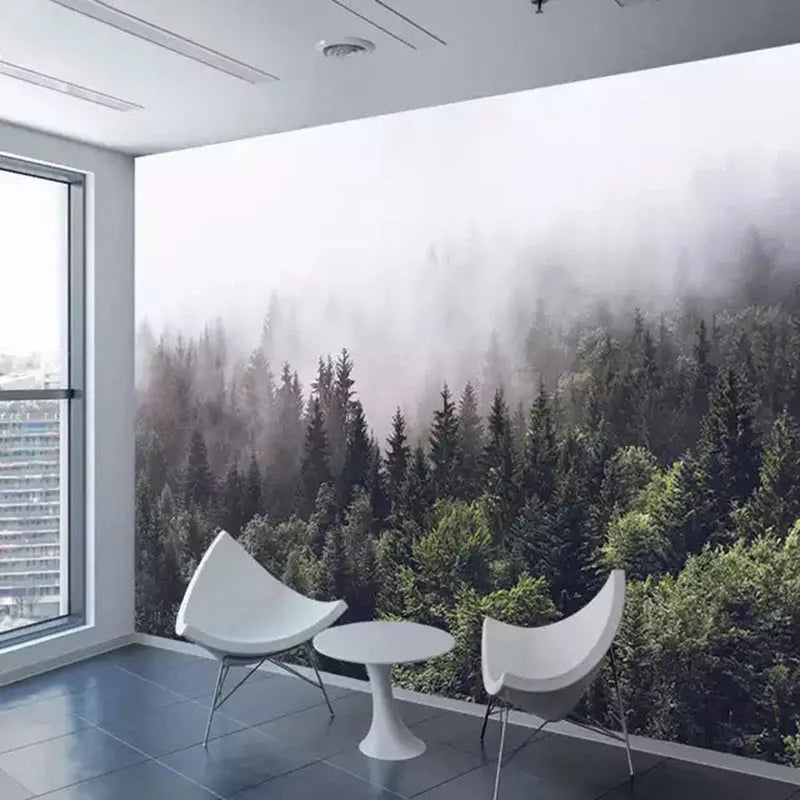 Papier peint panoramique Sapins dans le brouillard : forêt de sapins vert sombre dans le brouillard, posé dans un salon