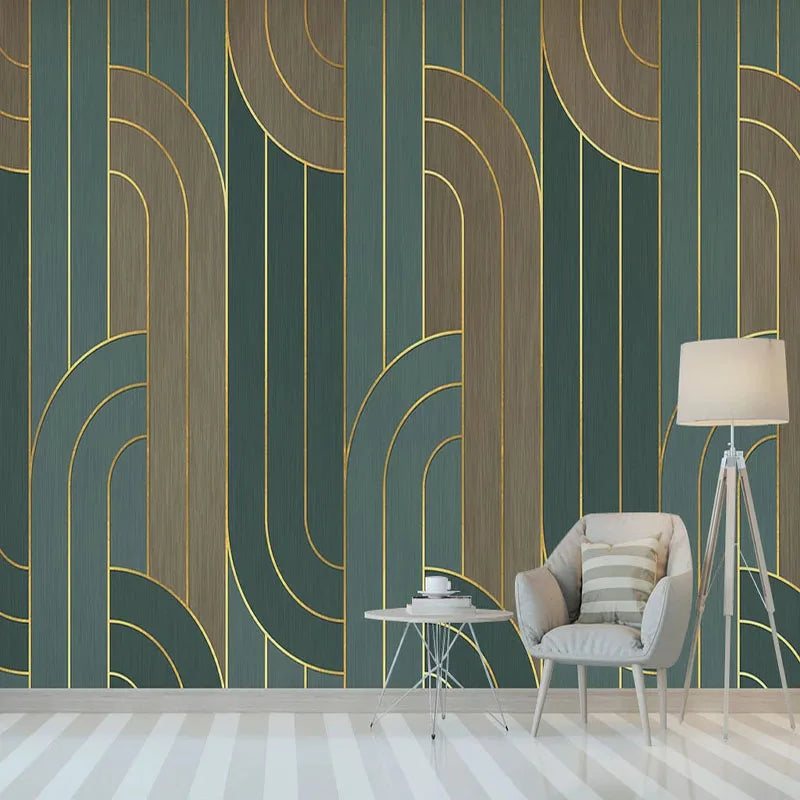 Papier peint panoramique Arches vert sapin et laiton : arches Art déco en filets couleur laiton sur fond vert sapin, posé dans un salon
