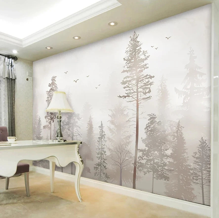 Papier peint panoramique Forêt brumeuse aux oiseaux : pins et sapins dans une brume grège rosée, vol d'oiseaux, posé dans un bureau