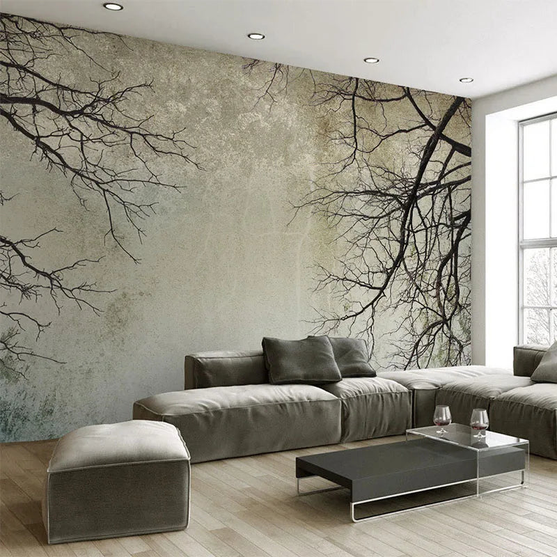 Papier peint effet chaux grège et branches nues : effet chaux grège patinée et branches nues, posé dans un salon