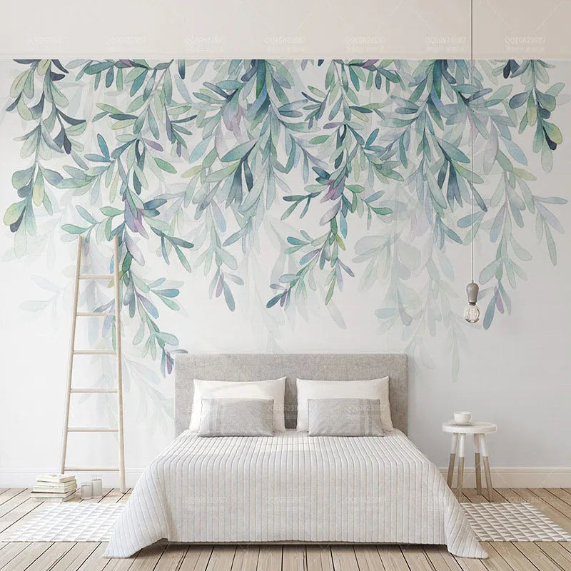 Papier peint panoramique Rameaux d'eucalyptus aquarelle : rameaux d'eucalyptus vert d'eau suspendus sur fond blanc, à l'aquarelle, posé dans une chambre