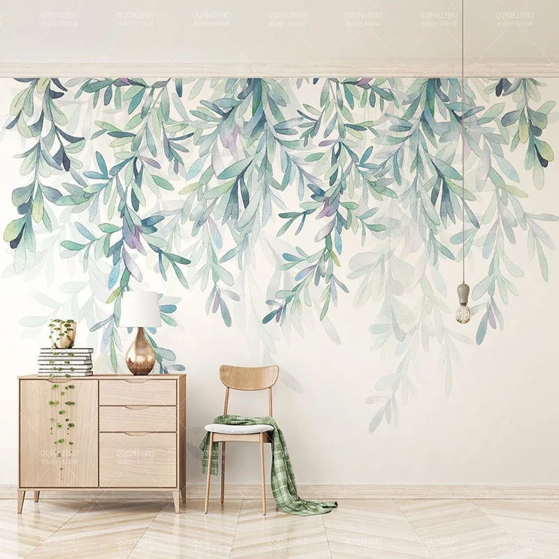 Papier peint panoramique Rameaux d'eucalyptus aquarelle : rameaux d'eucalyptus vert d'eau suspendus sur fond blanc, à l'aquarelle, posé dans un coin salon