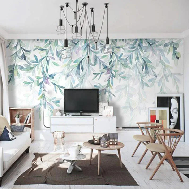 Papier peint panoramique Rameaux d'eucalyptus aquarelle : rameaux d'eucalyptus vert d'eau suspendus sur fond blanc, à l'aquarelle, posé dans un salon