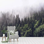 Papier peint panoramique Sapins dans le brouillard : forêt de sapins vert sombre dans le brouillard, posé dans un salon