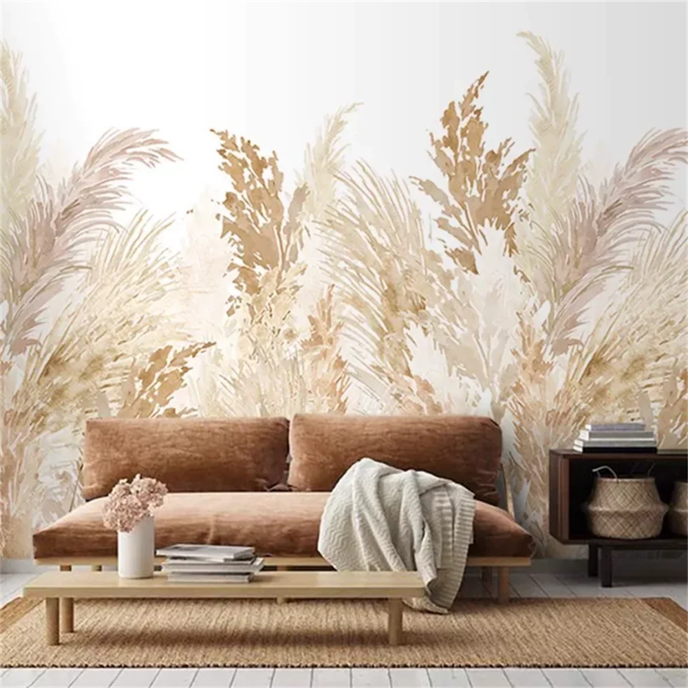 Papier peint panoramique Pampas et roseaux sable : herbes de la pampa et roseaux beige et sable sur fond crème, posé dans un salon