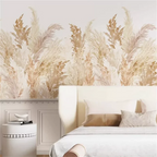 Papier peint panoramique Pampas et roseaux sable : herbes de la pampa et roseaux beige et sable sur fond crème, posé dans une chambre