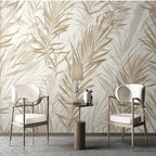 Papier peint panoramique Palmes grège peintes : palmes beige grège et taupe sur fond crème, posé dans un coin salon