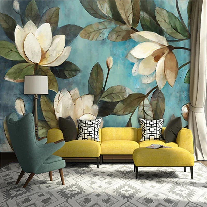 Papier peint panoramique Magnolias peints bleu canard : magnolias peints sur fond bleu canard dans un salon