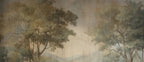 Papier peint panoramique Vallée brumeuse peinte vert-de-gris : vue du motif, grands arbres, vallée et lointains dans la brume, tons vert-de-gris patinés