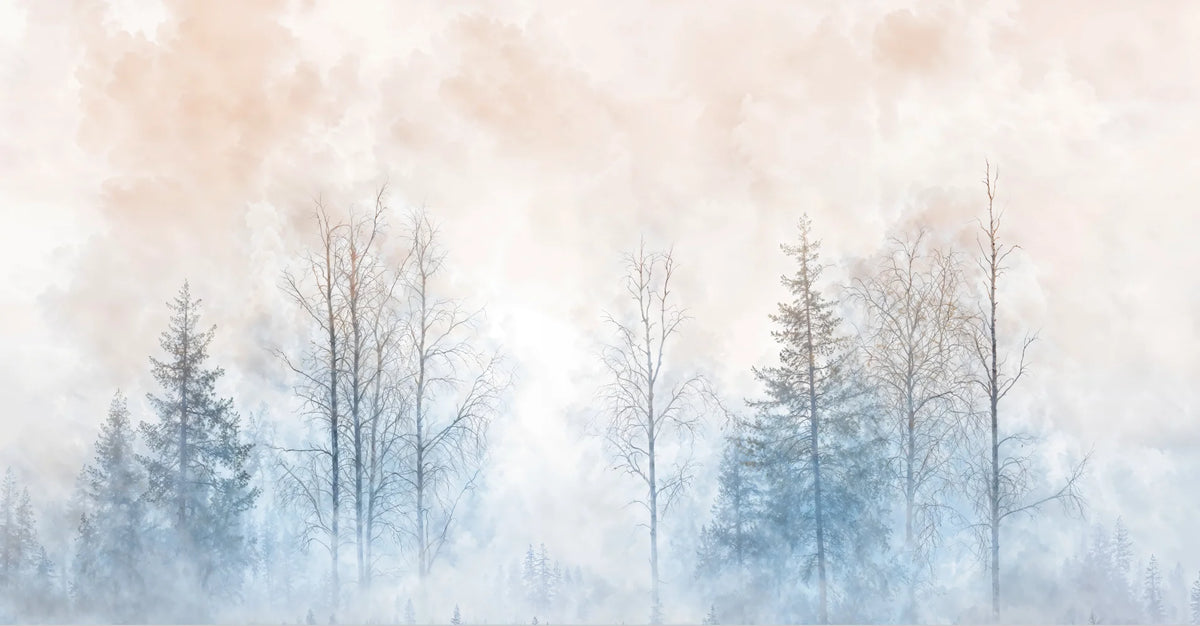 Papier peint panoramique Forêt d'hiver aquarelle pastel : vue du motif, bouleaux et sapins à l'aquarelle dans une brume rose poudré et bleu glacier