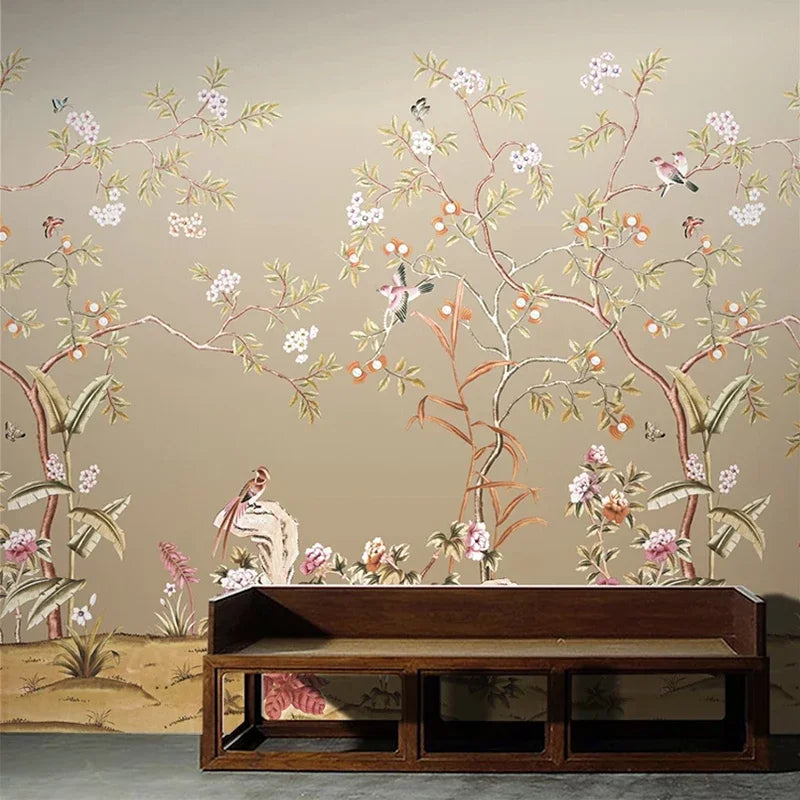 Papier peint panoramique Chinoiserie jardin fleuri sable : chinoiserie jardin fleuri sable derrière un banc en bois foncé