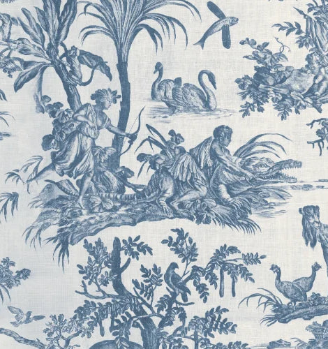 Papier peint panoramique Toile de Jouy bleu faïence : détail du motif, palmiers, cygnes et personnages gravés en bleu faïence