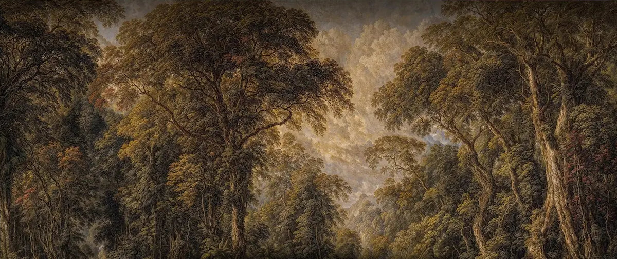 Papier peint panoramique Forêt profonde ambrée, peinture ancienne : vue du motif, hautes futaies et lumière ambrée au cœur de la forêt
