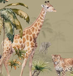 Papier peint panoramique Safari aquarelle fond vert olive : détail du motif, girafe et léopard sur fond vert olive