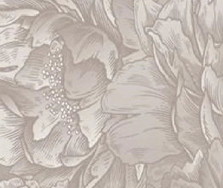 Papier peint effet pivoines gravées taupe : détail de la matière, pétales gravés et étamines en taupe clair