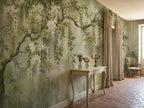 Papier peint panoramique Grand arbre fleuri vert sauge : grand arbre fleuri peint sur fond vert sauge, posé dans un couloir