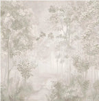 Papier peint panoramique Forêt brumeuse lin : vue à plat du motif, forêt dans la brume aux tons lin et sauge pâle