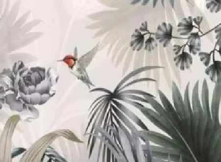 Papier peint panoramique Jungle aux oiseaux gris et rose poudré : détail du motif, roses anciennes et colibri