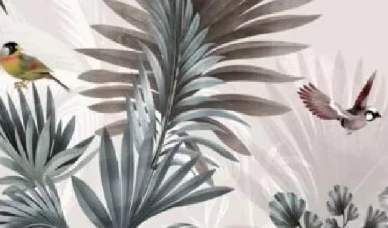 Papier peint panoramique Jungle aux oiseaux gris et rose poudré : détail du motif, oiseaux parmi les palmes gris-vert