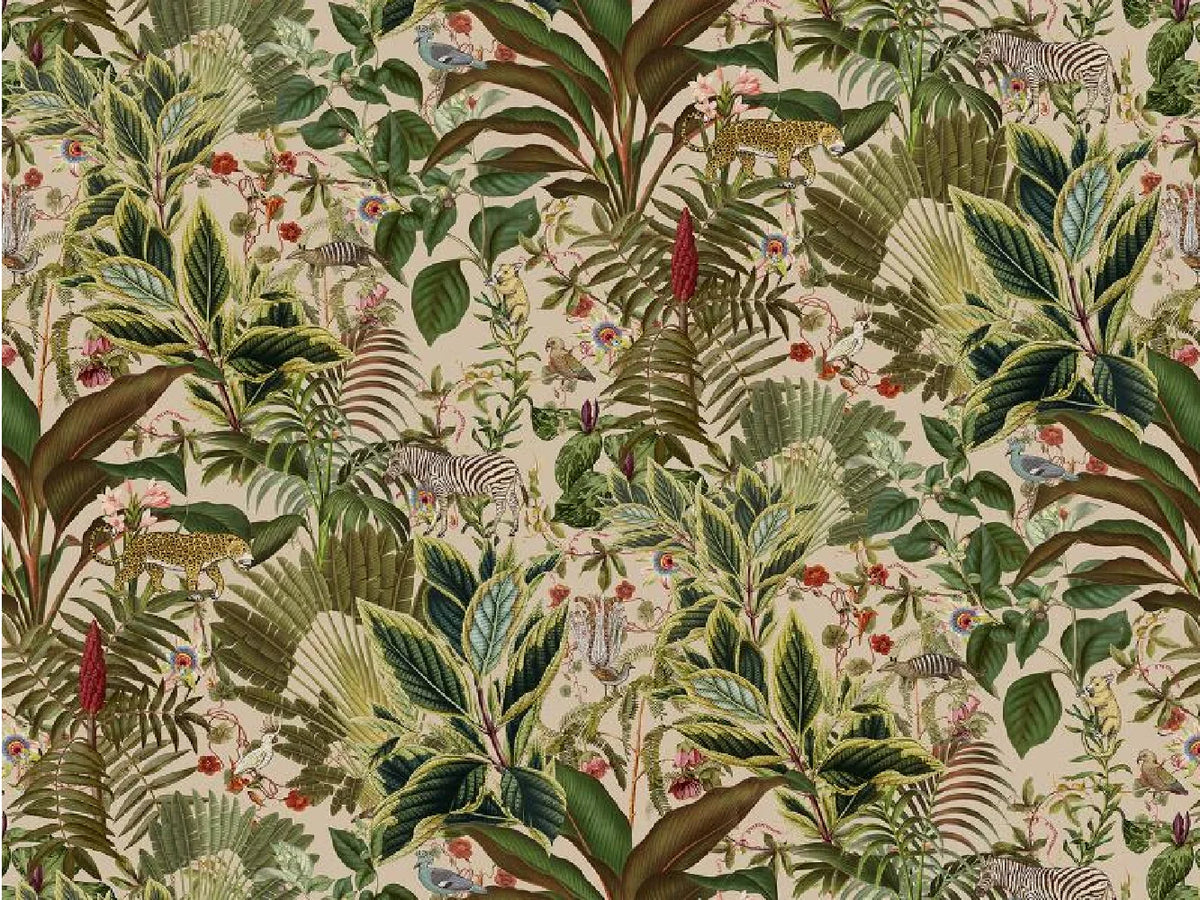 Papier peint panoramique Jungle aux léopards et zèbres, fond sable : vue à plat, feuillages tropicaux denses, fleurs rouges, léopards, zèbres et oiseaux sur fond sable