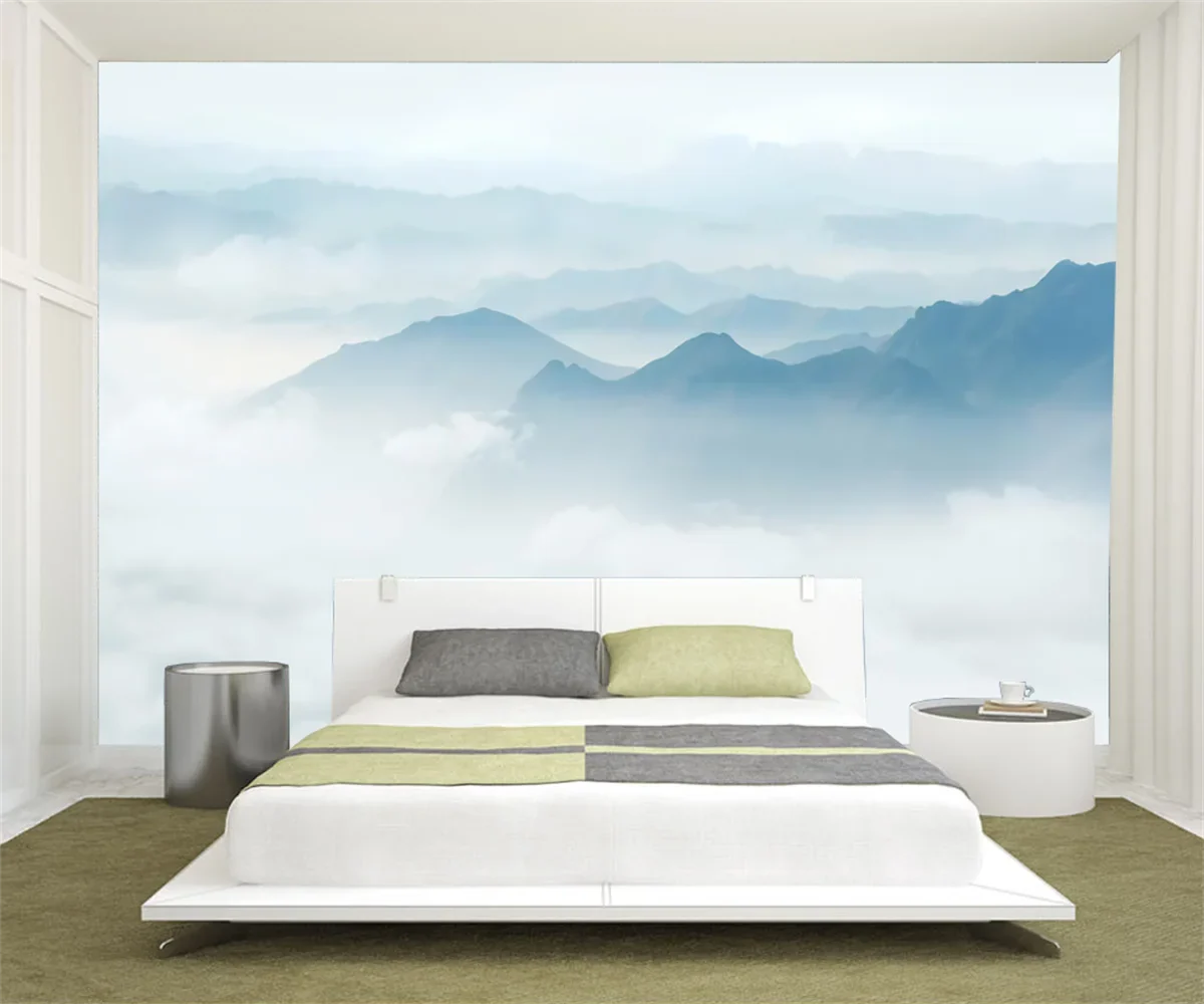 Papier peint panoramique Crêtes bleu brume : crêtes bleu pâle au-dessus d'une mer de nuages, posé dans une chambre
