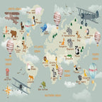 Papier peint panoramique Carte du monde douce : vue à plat du motif, carte du monde illustrée d'animaux sur fond vert d'eau