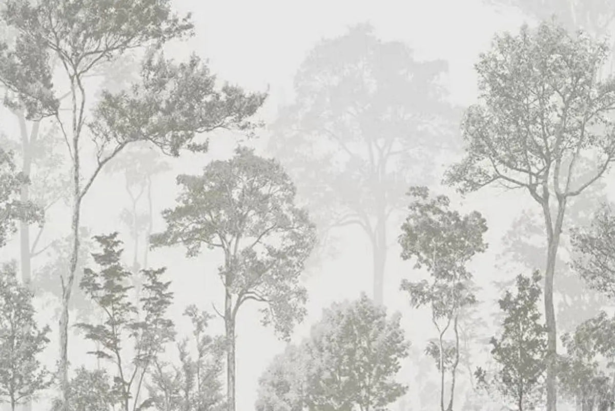 Papier peint panoramique Forêt brumeuse gris sauge : vue à plat du motif, grands arbres gris sauge sur fond de brume claire