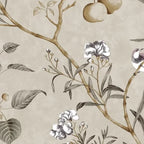 Papier peint panoramique Branches fruitières et oiseaux lin : détail du motif, fruits et feuillage gris-vert sur fond lin