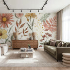 Papier peint panoramique Herbier peint terracotta : grandes fleurs, fougères, figues et grenades peintes en terracotta, ocre et vert sauge sur fond crème, dans un salon