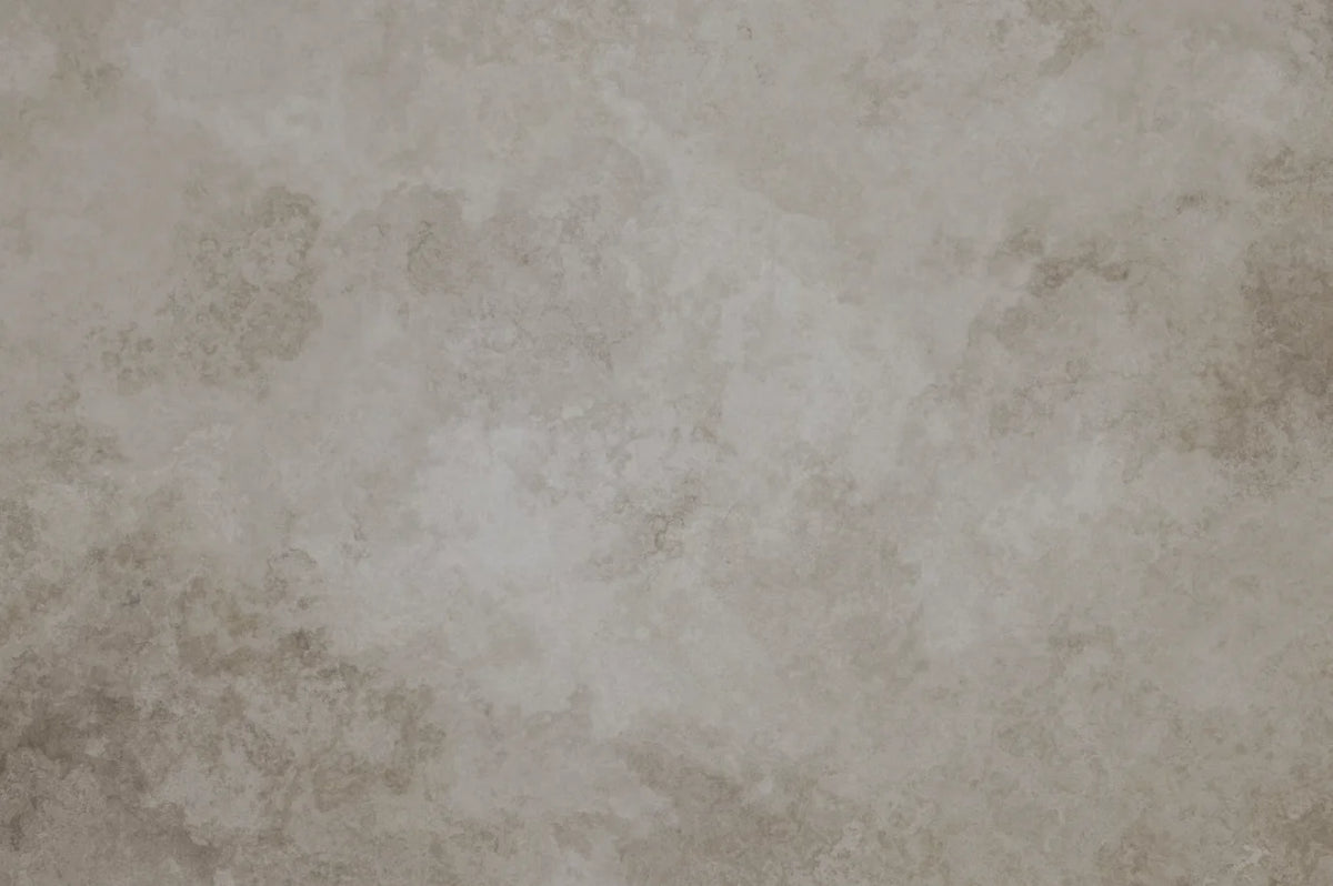 Papier peint effet béton ciré grège : vue du motif, béton ciré grège aux nuances taupe et sable