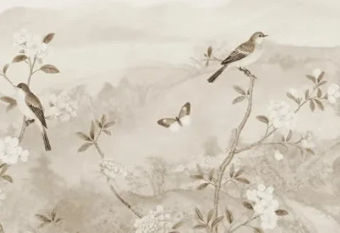 Papier peint panoramique Chinoiserie oiseaux et arbres fleuris sable : détail du motif, oiseaux posés dans les branches fleuries