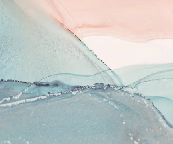 Papier peint effet dégradé aquarelle bleu brume et pêche : détail de la matière, aquarelle bleu brume et pêche