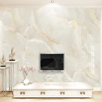 Papier peint effet marbre ivoire : effet marbre crème à veines beige, posé dans un salon