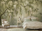 Papier peint panoramique Grand arbre fleuri vert sauge : grand arbre aux grappes de fleurs blanches, peint sur fond vert sauge patiné, posé dans une chambre