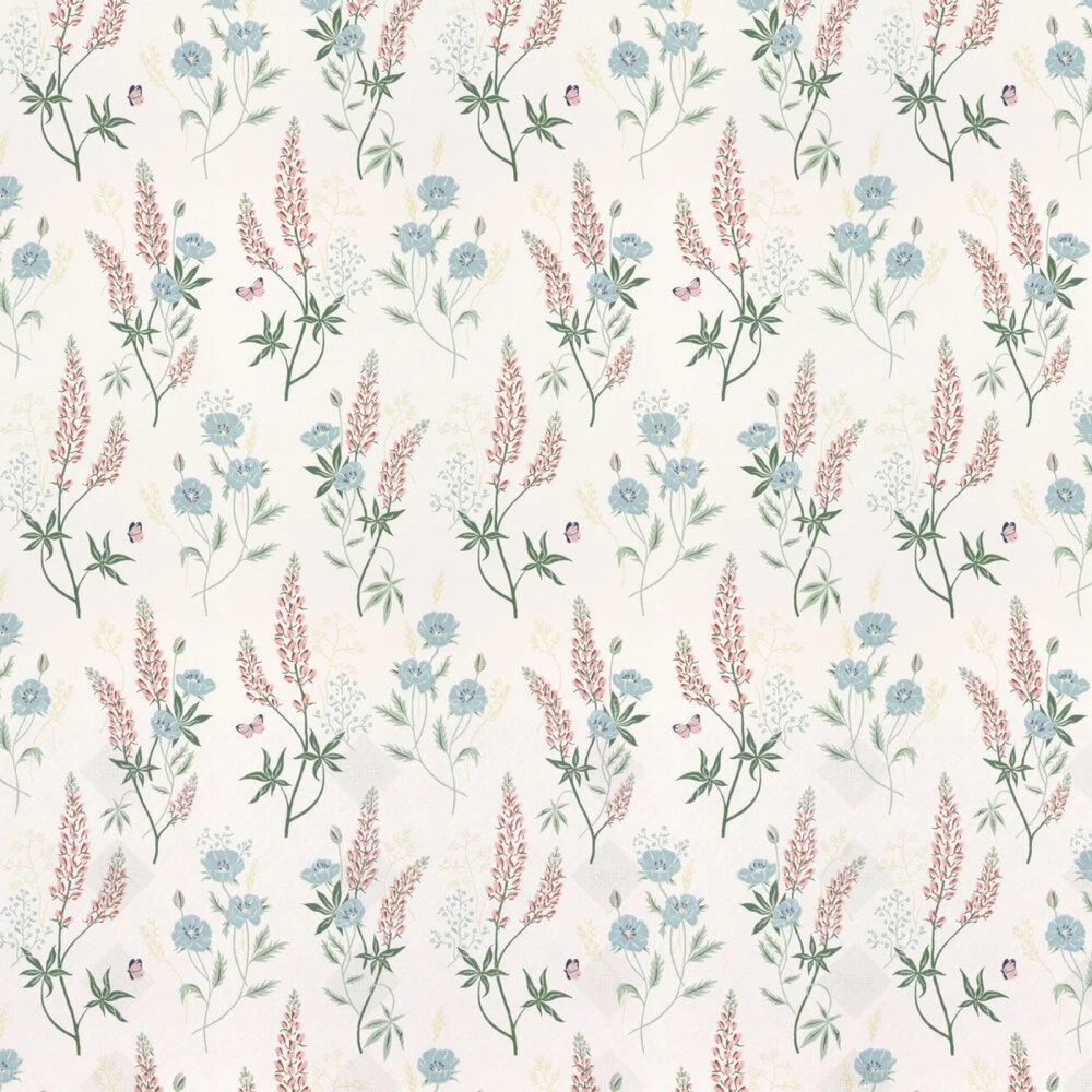 Papier peint panoramique Lupins et fleurs des prés : vue du motif, lupins vieux rose, fleurs bleu pâle et feuillages sur fond crème