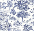 Papier peint panoramique Toile de Jouy aux tigres bleu marine : détail du motif, arbres gravés bleu marine