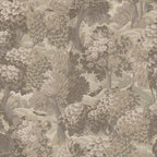 Papier peint panoramique Verdure ancienne taupe : vue du motif, frondaisons denses d'arbres et de feuillages en camaïeu de taupe et de grège