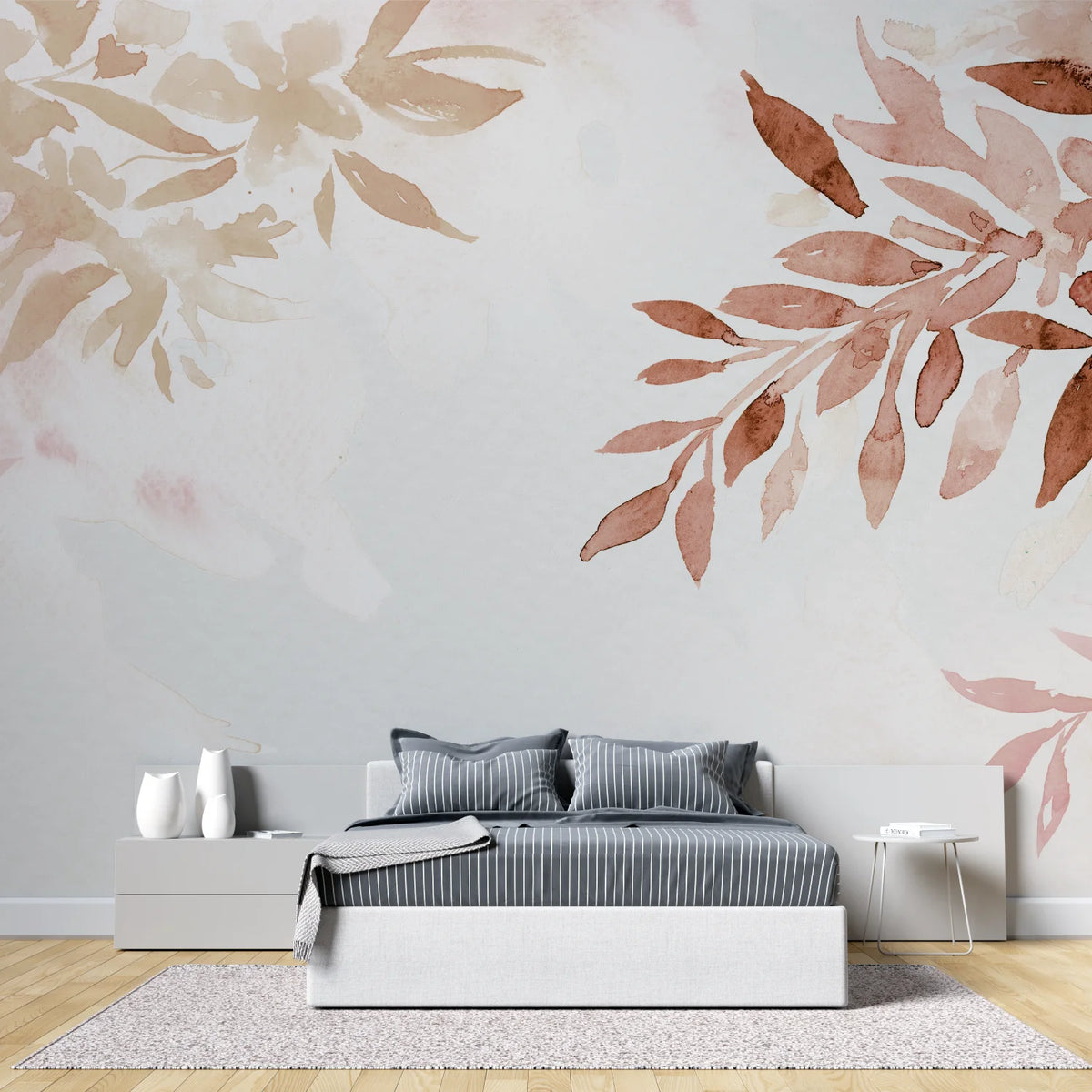 Papier peint panoramique Feuillages aquarelle terracotta : branches de feuilles à l'aquarelle terracotta et rose fané sur fond gris très clair, derrière un lit