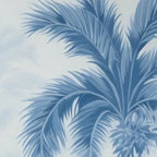 Papier peint panoramique Jungle gravée bleue : détail du motif, palmier gravé en bleu