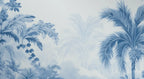 Papier peint panoramique Jungle gravée bleue : vue du motif, palmiers et feuillages tropicaux en camaïeu de bleu porcelaine