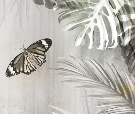 Papier peint panoramique Jungle grisée aux papillons : détail du motif, papillon et feuille de monstera