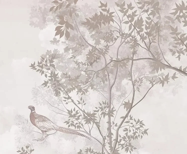 Papier peint panoramique Faisans dans les arbres vieux rose : détail du motif, feuillages vieux rose et second faisan