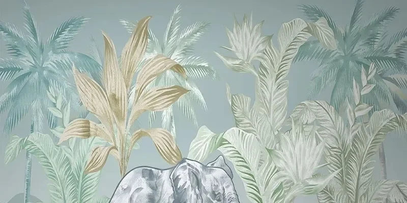 Papier peint panoramique Éléphant dans la jungle vert d'eau : vue du motif, palmiers et feuillages vert d'eau, grège et céladon autour d'un éléphant