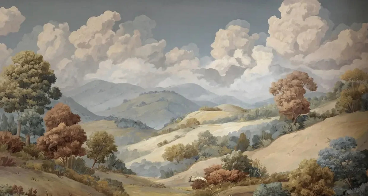 Papier peint panoramique Collines et nuages peints : vue du motif, vallée de collines dorées, arbres roux et bleutés sous de gros nuages