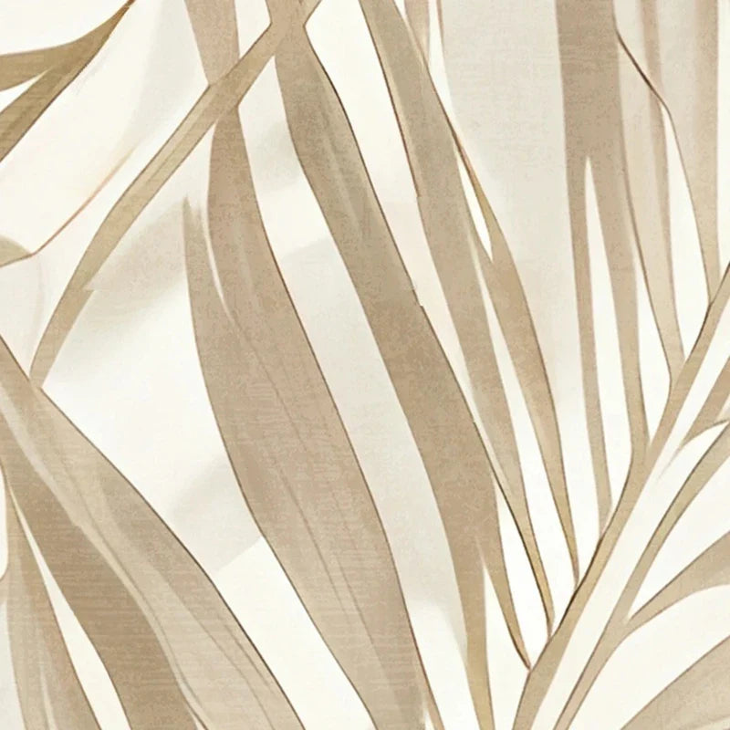 Papier peint panoramique Palmes grège peintes : détail du motif, palmes beige grège et taupe sur fond crème