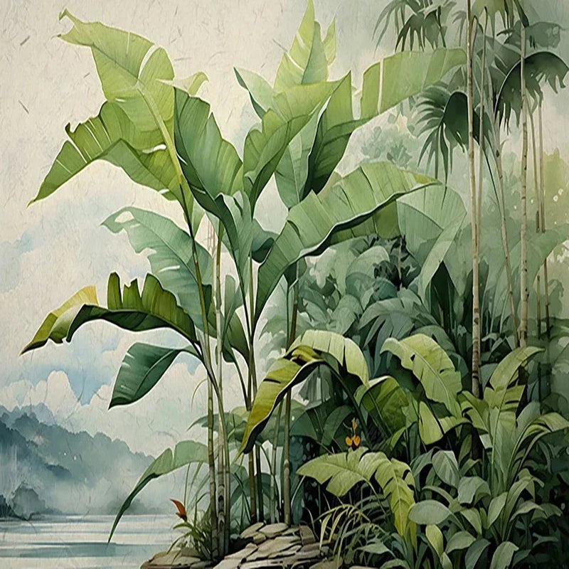 Papier peint panoramique Jungle nordique aquarelle : vue d'ensemble du panoramique, bananiers verts devant un lac et des montagnes bleu brume, à l'aquarelle