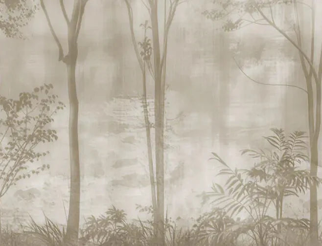 Papier peint panoramique Forêt brumeuse taupe : détail du motif, troncs dans la brume