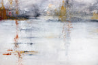 Papier peint panoramique Reflets peints gris et ocre : vue du motif, touches de peinture gris, ocre et rouille qui se reflètent sur un fond clair