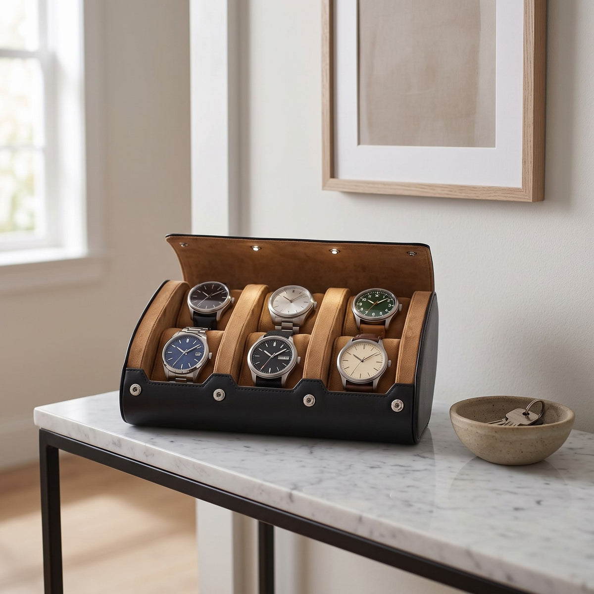 Étui Escapade six montres, posé sur une console d'entrée